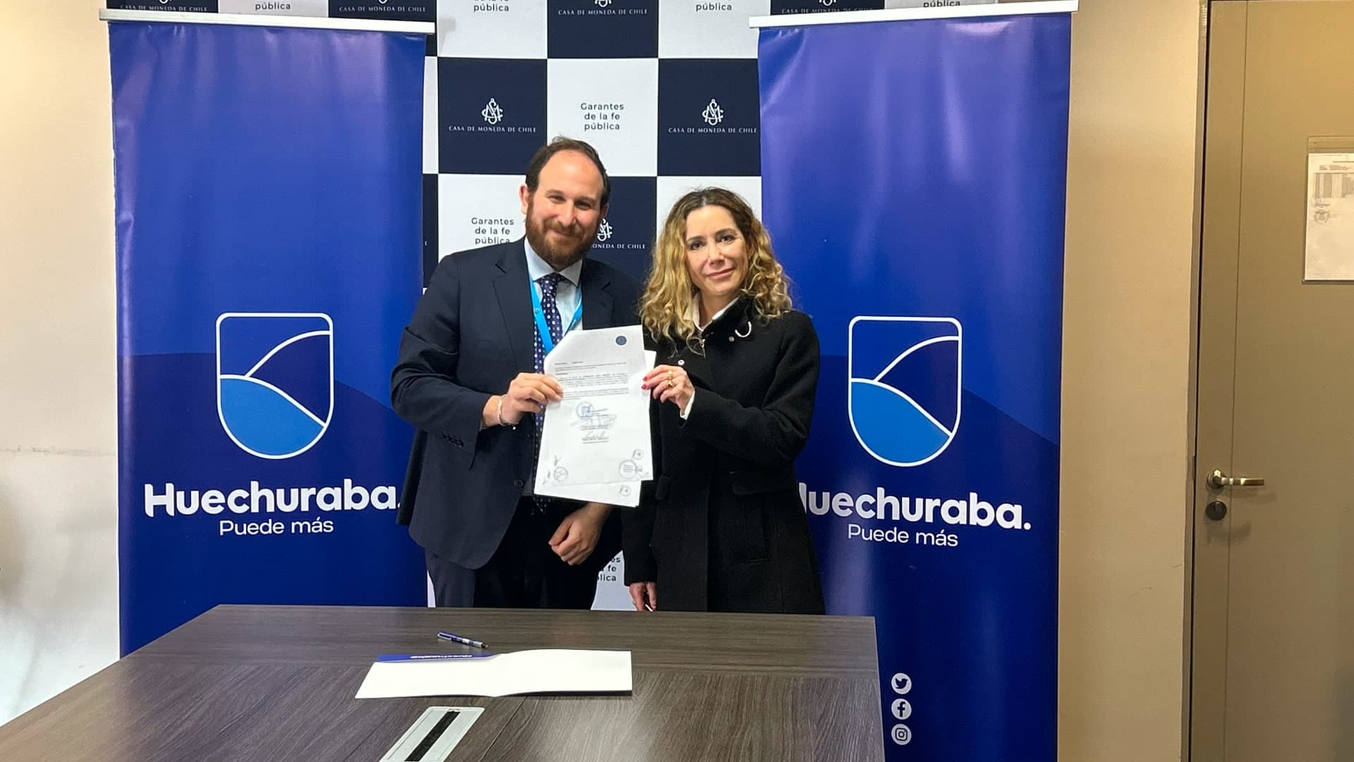 Huechuraba y Casa de Moneda firman convenio que refuerza seguridad del permiso de circulación